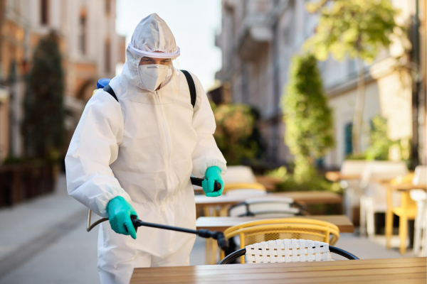 PN Line agent performing professional cleaning with smart technology in Paris office – 2025 trend